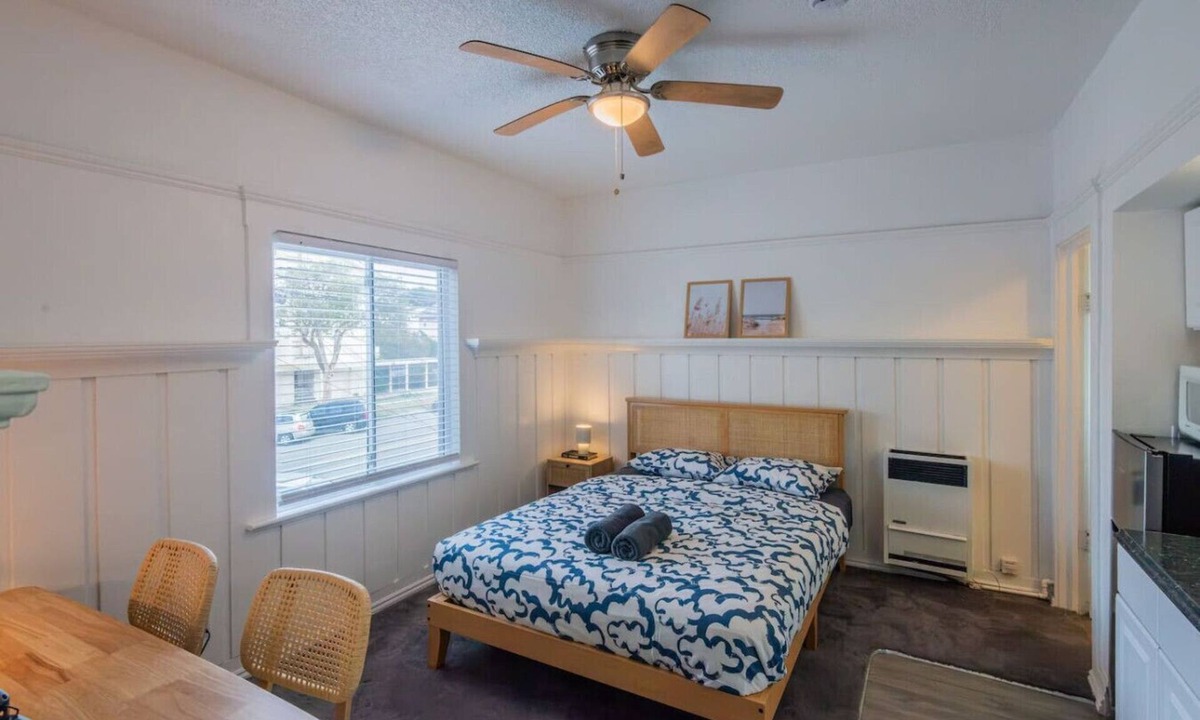 South Redondo House | Broadway 1 - Clean Private Studio