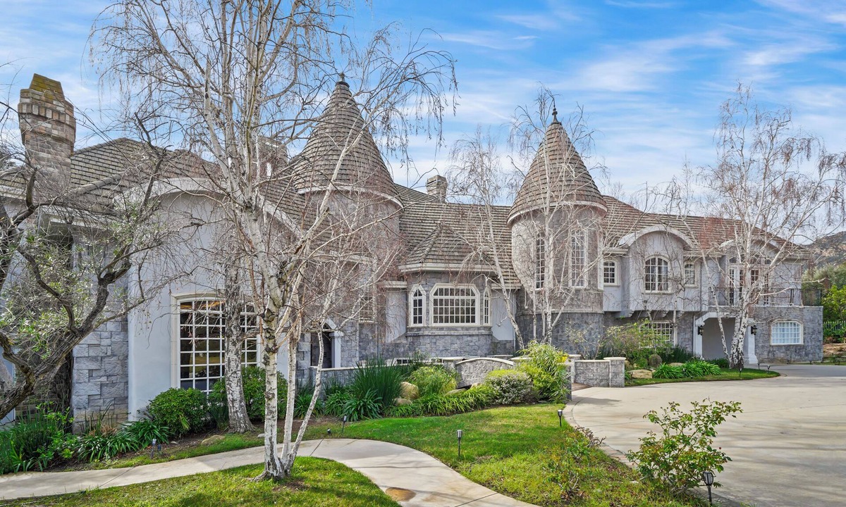 Chatsworth House | Castle style house with tennis court and pool in Los Angeles