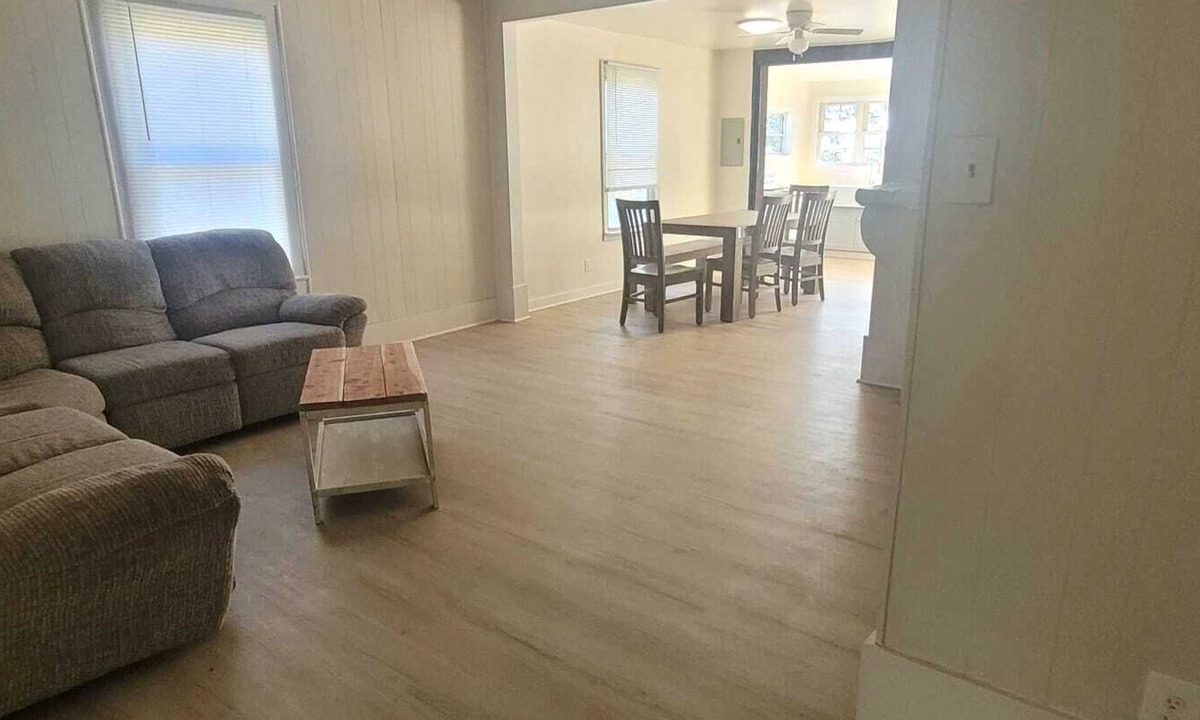 Kings Mountain House | Charming 3-bedroom house with WiFi and AC in Kings Mountain!