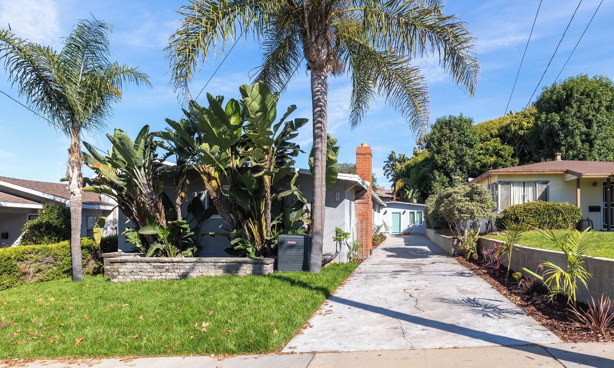 El Segundo House | Charming 3-bedroom house in pleasant El Segundo with AC, WiFi, in-unit W/D