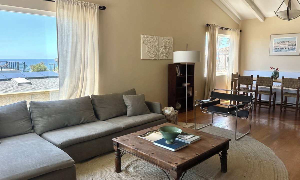 Sunset Cliffs House | Charming 3-bedroom house with ocean views centrally located in San Diego.