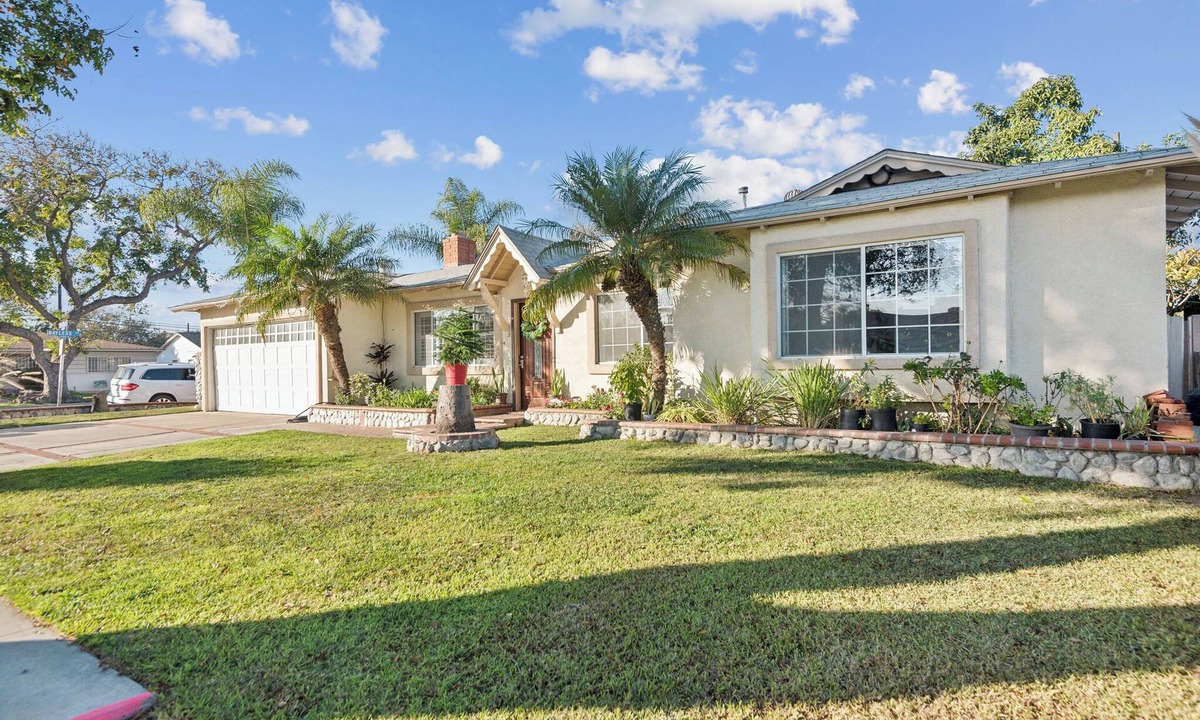 Hermosa Village House | Charming 4-bedroom house with WiFi & Hot Tub in Anaheim, 1 mile from Disney!