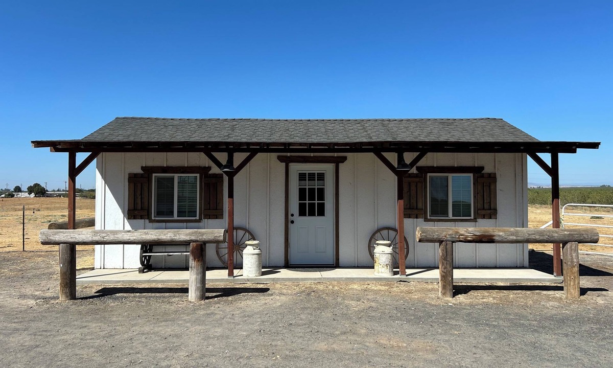 Peters Cottage | Charming cottage with WiFi and AC on a Ranch setting in Oakdale