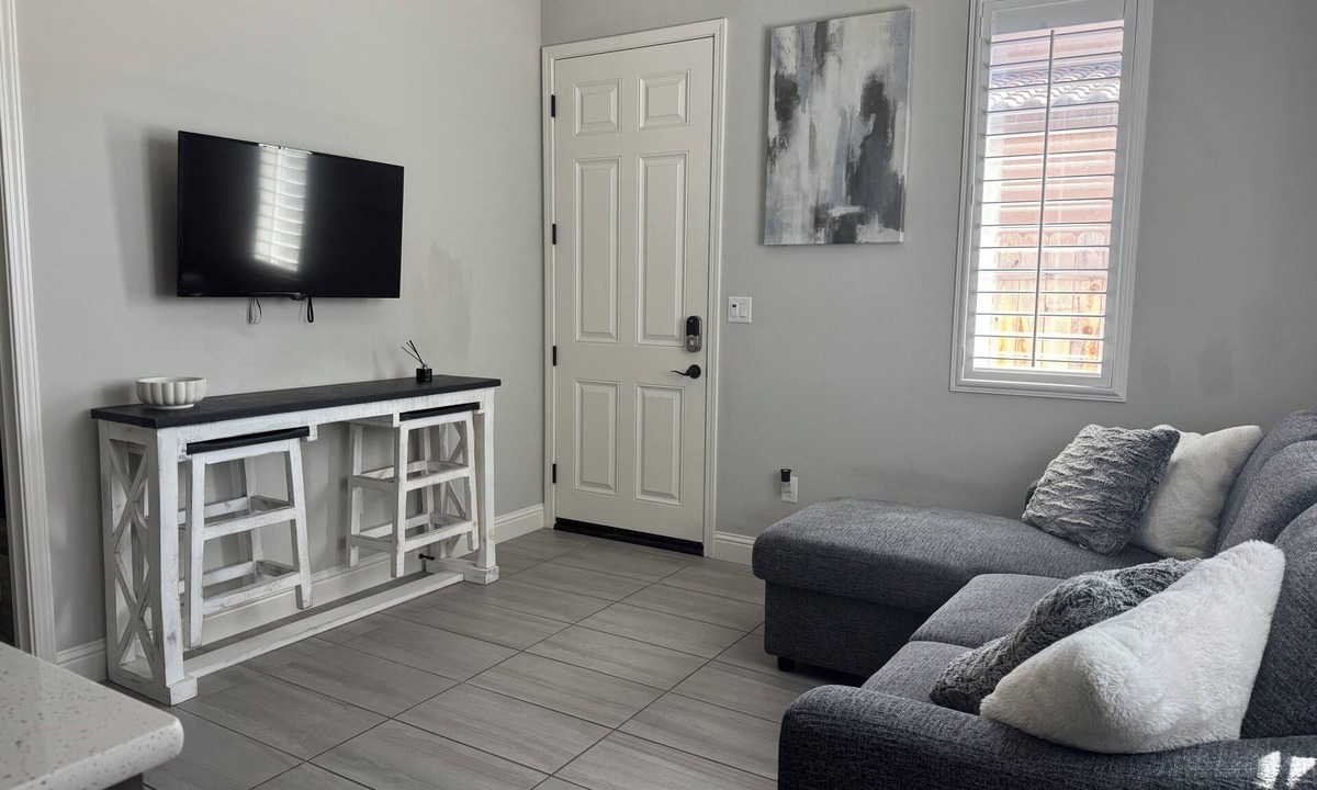 Raisin Apartment | Charming Modern Private In-Law Suite in Clovis – Separate Entrance