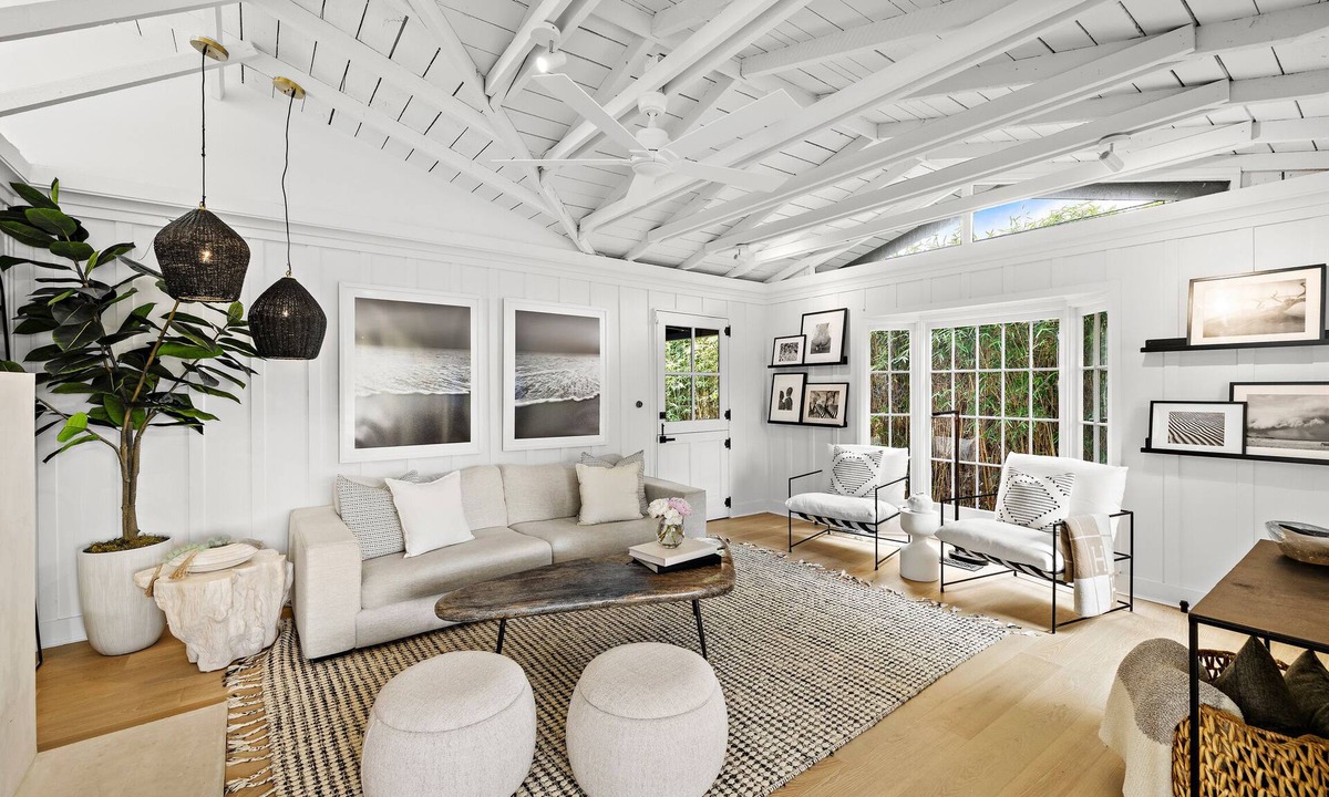Diamond Crestview House | Chic Laguna Retreat: Walk to Stunning Coves, Boutiques and Restaurants!