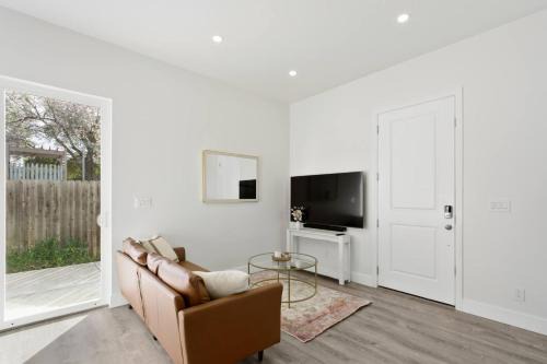 West Davis Manor House | Colusa Commons 4 BR 3 BA near UC Davis