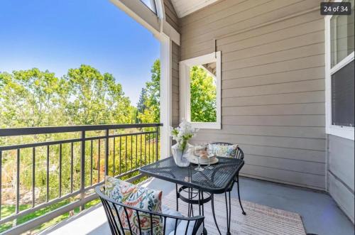 Duveneck - St. Francis Apartment | Contemporary one big bedroom in the Palo Alto area, close to Stanford, CA, a nice & relaxing place