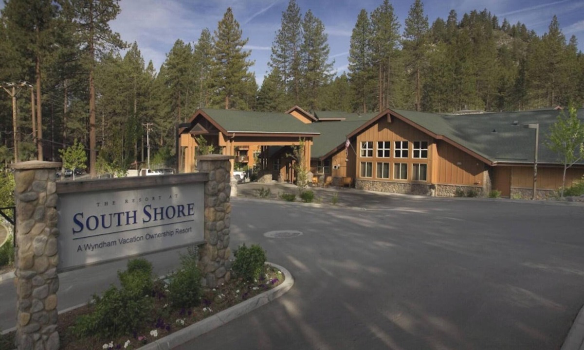 Round Hill Village Condo | Cozy 2-bedroom condo in lovely Zephyr Cove with AC near lake and state park