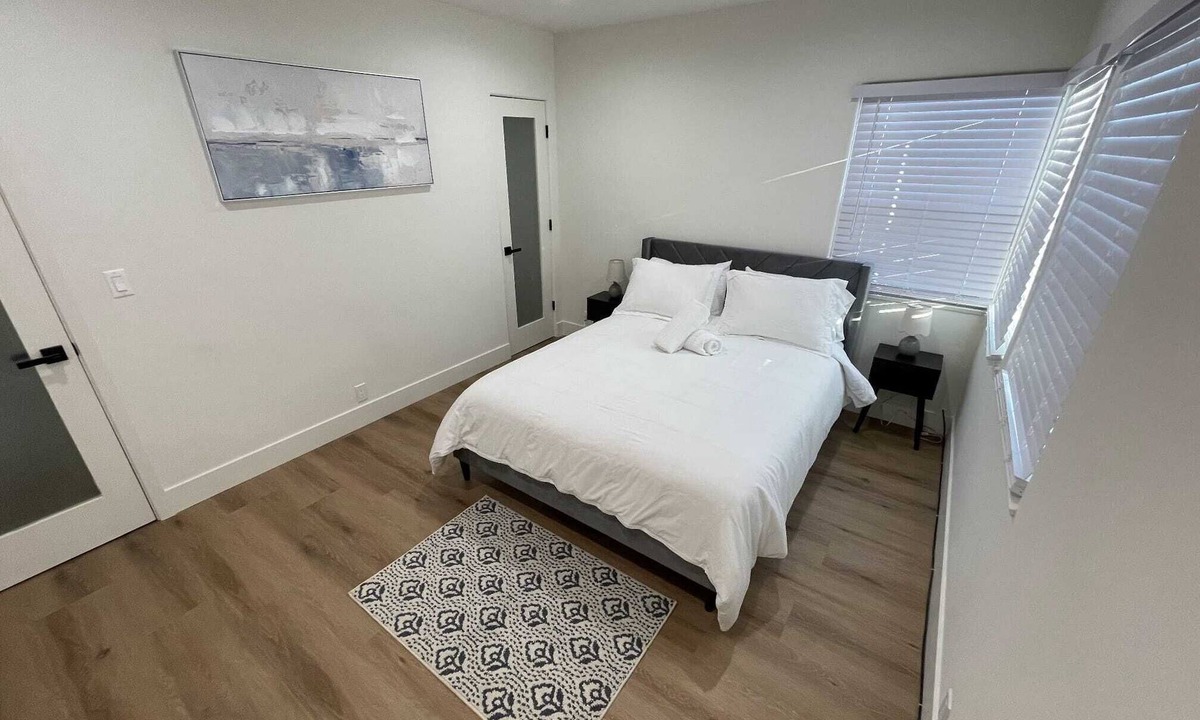 Burbank House | Cozy 2-bedroom house in perfect Burbank with AC