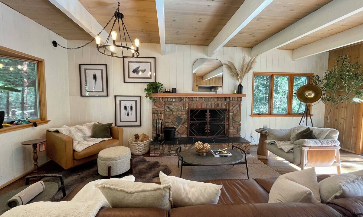 Lake Arrowhead House | Cozy 4-bedroom lakefront house in nestled in the trees in Lake Arrowhead!