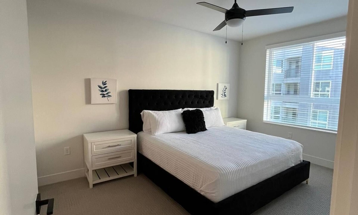 Platinum Triangle Apartment | Cozy apartment 10 minutes from Disney and Angel’s Arena