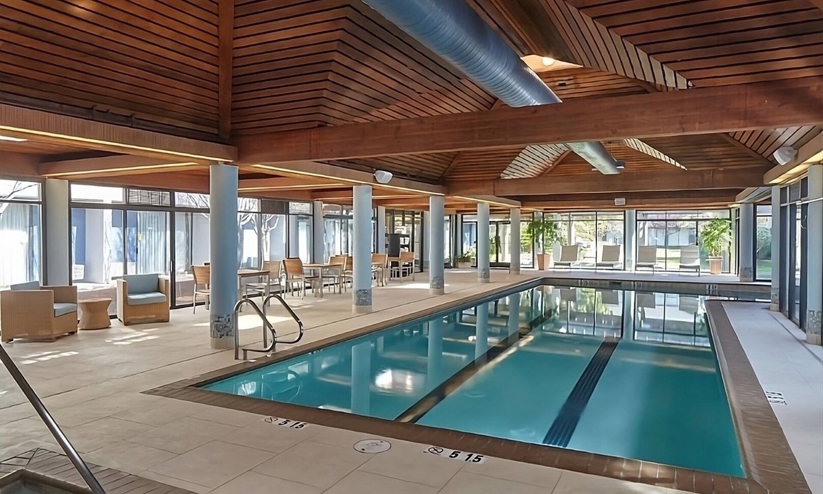 Berkeley Hotel | Cozy Bayfront Getaway | Poolside Stay, Pet Friendly & Easy Bay Access
