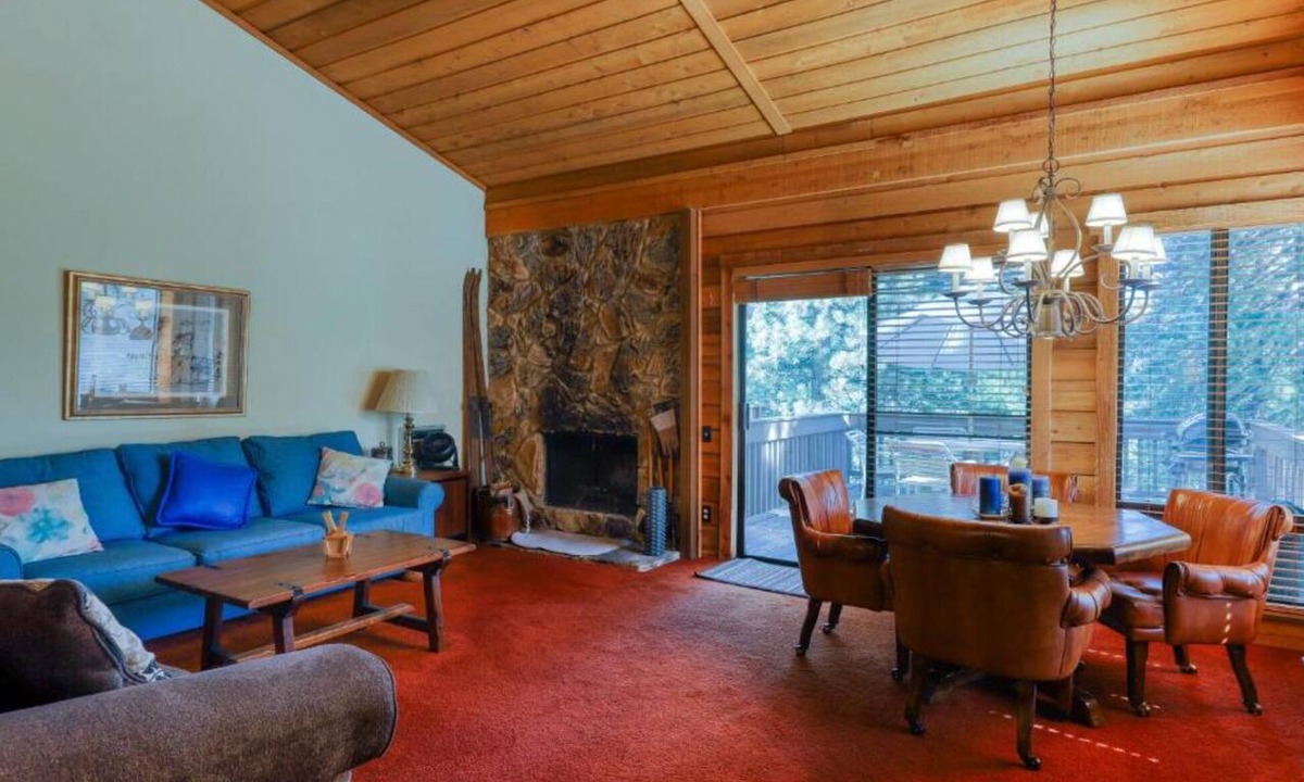 Lakeshore Condo | Cozy Lakeshore Cabin Near Skiing, Hiking & Fishing