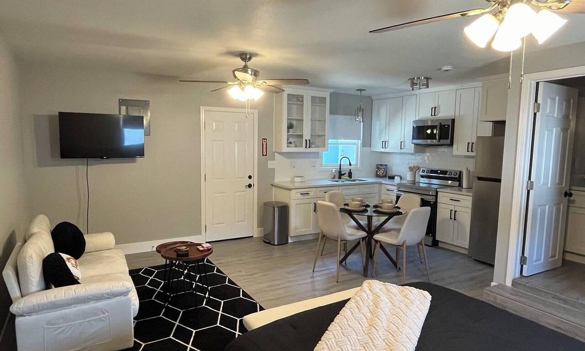 La Loma Apartment | Cozy & peaceful studio with WiFi/Fully Refurnished