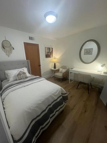 Buena Park House | Cozy Room in Buena Park