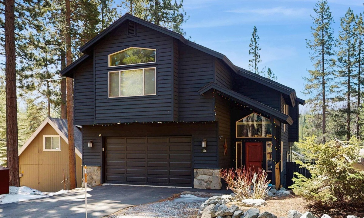 Tahoe Paradise House | Cozy Tahoe home near the best of South Lake with fireplace, WiFi, & skiing nearby