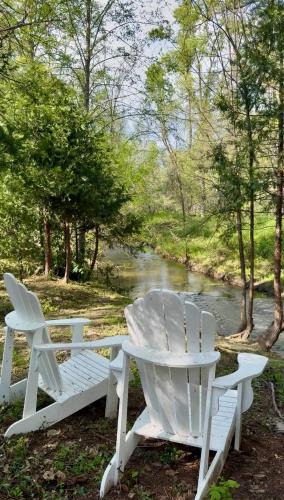 North Fork House | Creekside Hummingbird Haven Yosemite Bass Lake