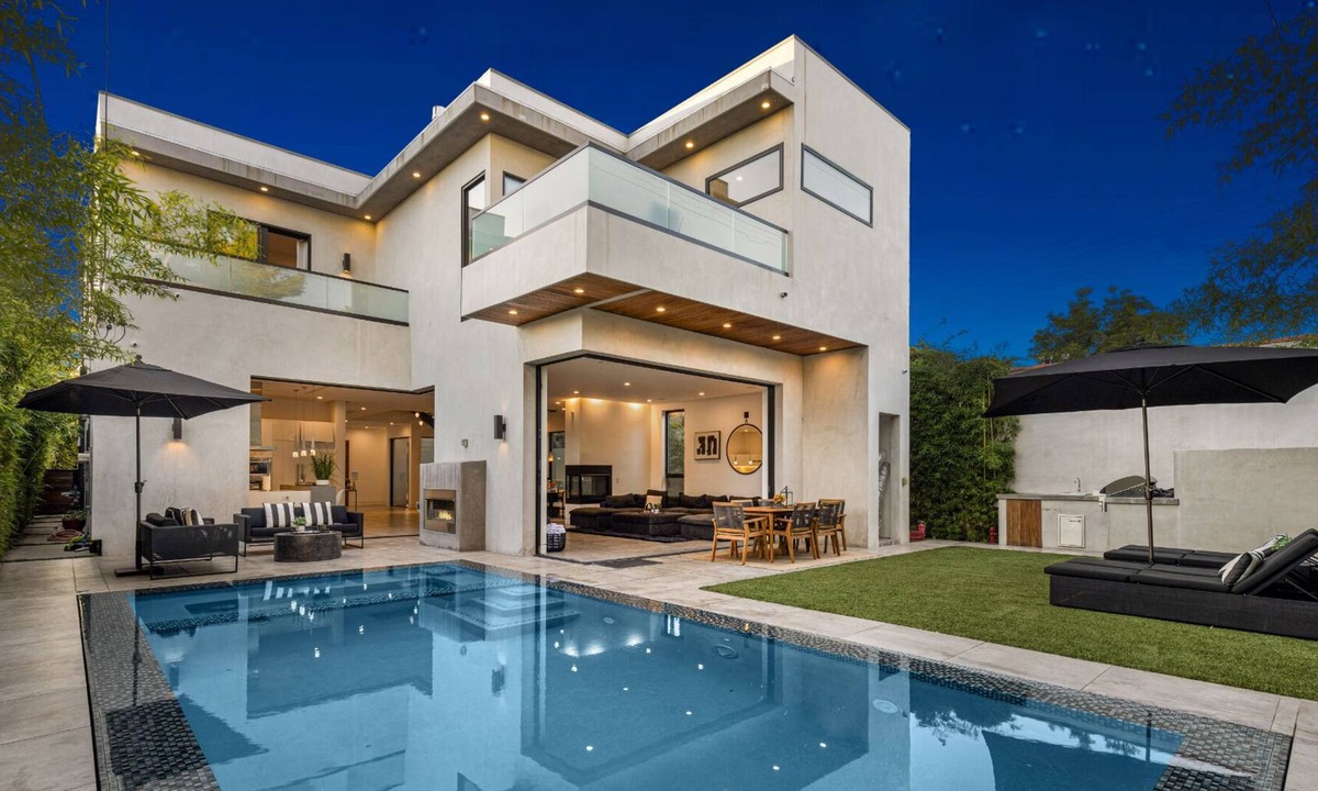 Melrose House | Crescent Modern - The Sophisticated "Solar House" of West Hollywood