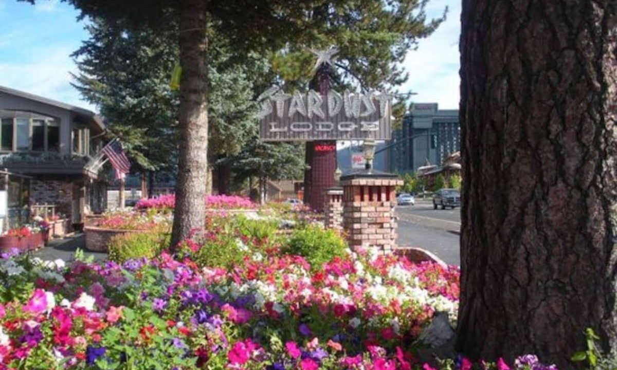 Lakeside Park Cabin | Cross to Heavenly, heart of South Lake Tahoe