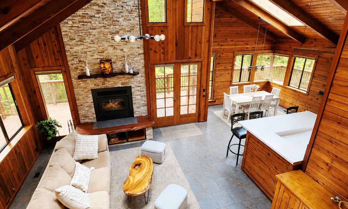 Fort Bragg House | Dacha Life 3BR 2BA sunny sanctuary among the trees in Fort Bragg Ca.