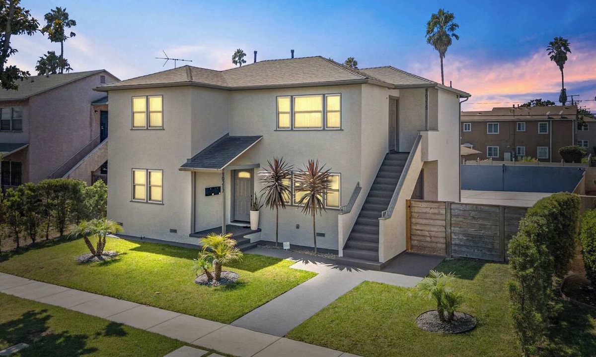 Los Angeles Apartment | Delightful 2-bedroom apartment with AC in Los Angeles