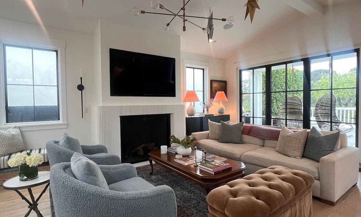 Tree Section House | Designer Beach Home, 4 Bedrooms & 4 Bathrooms.