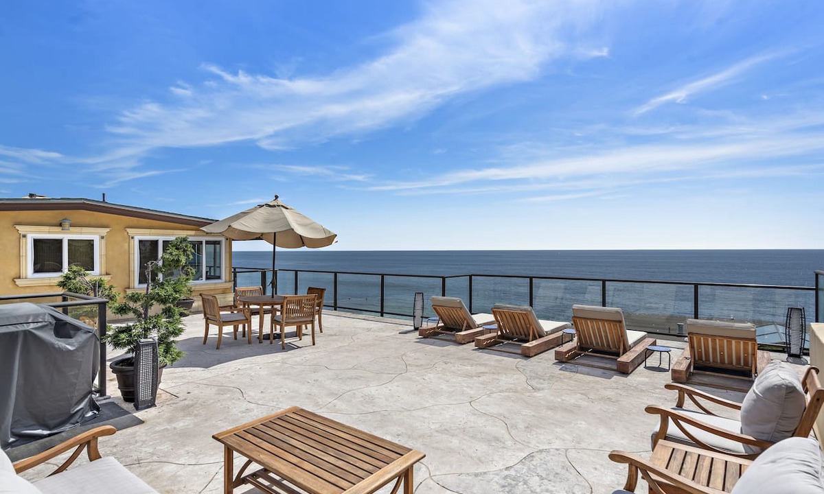 Laguna Beach Condo | Direct Beach access/Ocean View Performing Arts Haven