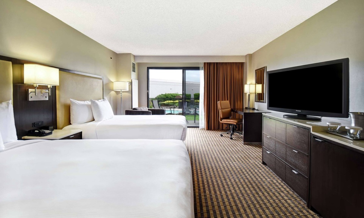 Pleasanton Hotel | DoubleTree by Hilton Hotel Pleasanton at the Club