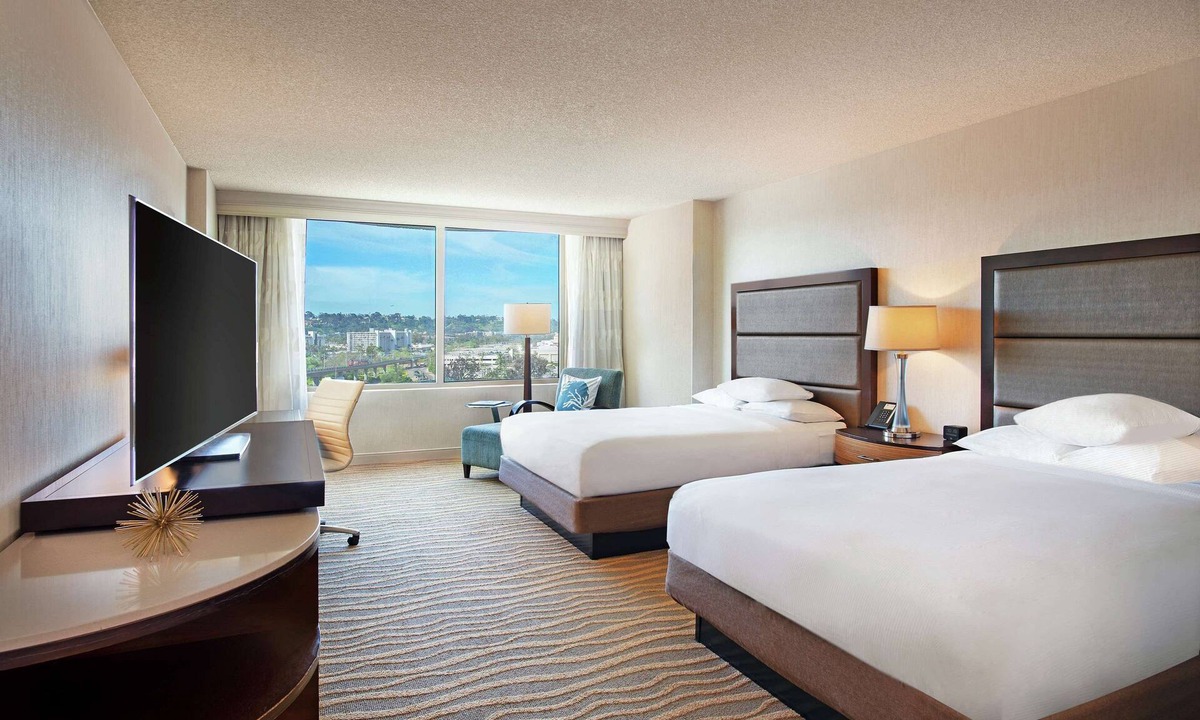 Mission Valley Hotel | DoubleTree by Hilton Hotel San Diego - Mission Valley