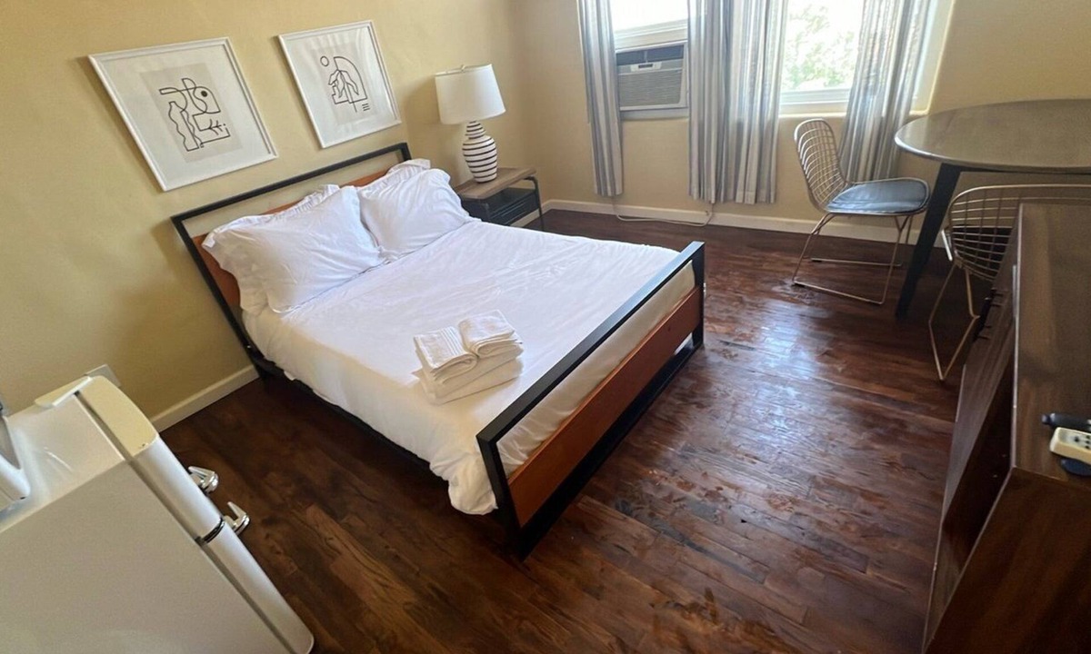 Westlake Hotel | Downtown Vibes: Chic Studio Near DTLA