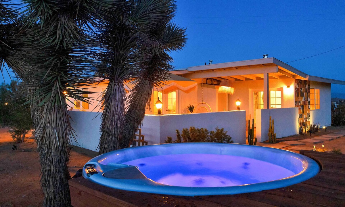 Yucca Valley House | El Dorado Oasis - Stunning 5-Acre Property, Endless Views, Hot Tub, Cowboy Pool