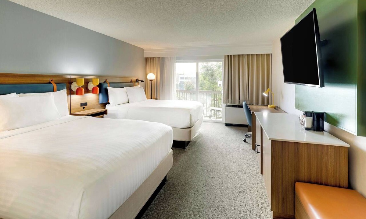 Oyster Point Hotel | Ensuring a Very Comfortable & Memorable Stay! Near Jack Drago Park