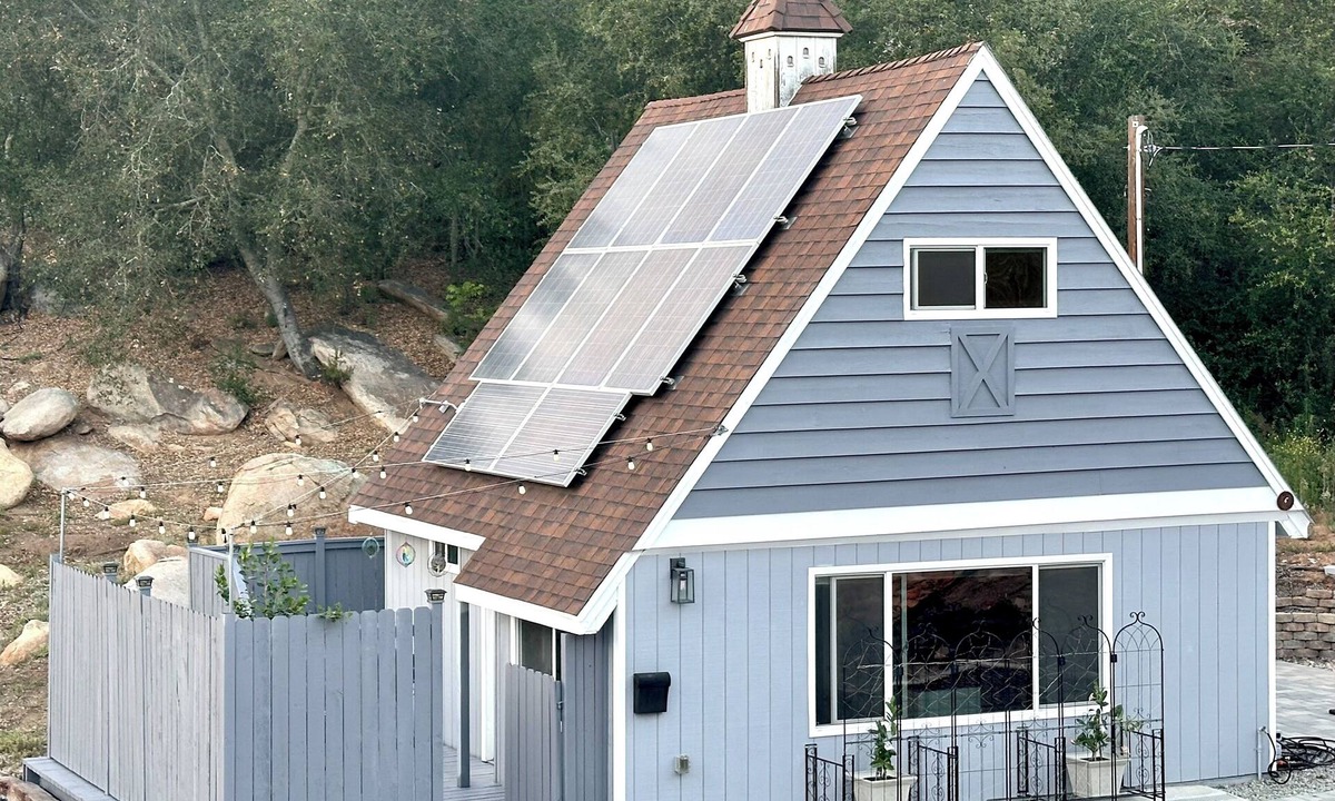 Rainbow CDP House | Entire cozy two floor guest house located in rainbow near Temecula