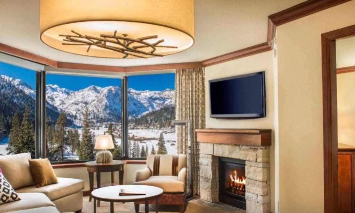 Olympic Valley Hotel | Everline Resort & Spa Fireplace Suite Valley View