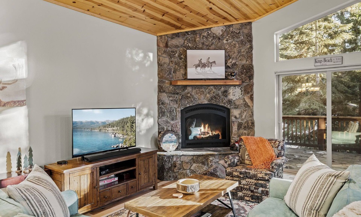 Kings Beach House | Family Getaway | Bunk Room, Queen Suite, Near Town, Dining & Lake Tahoe Fun