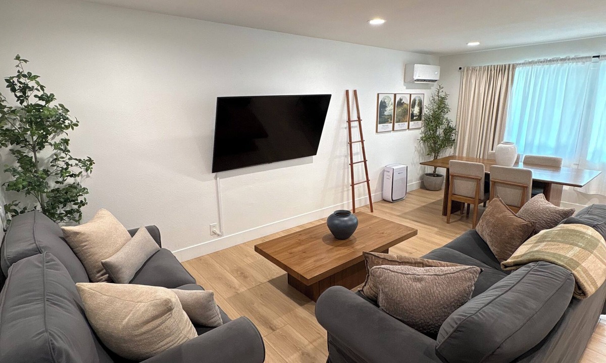 East Whittier House | Family Home Near Los Angeles, Disney & OC