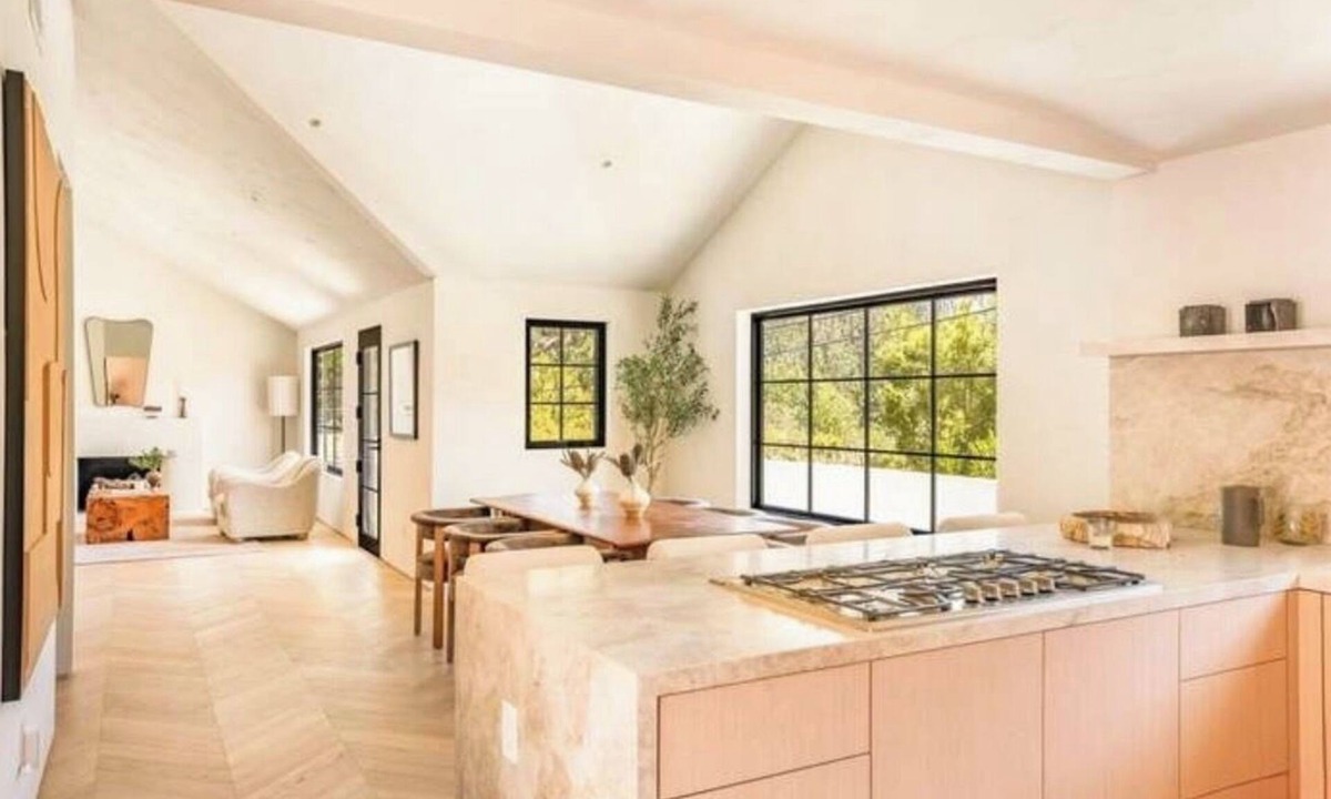 Norma Triangle House | Fantastic 4-bedroom house with AC in charming Los Angeles.