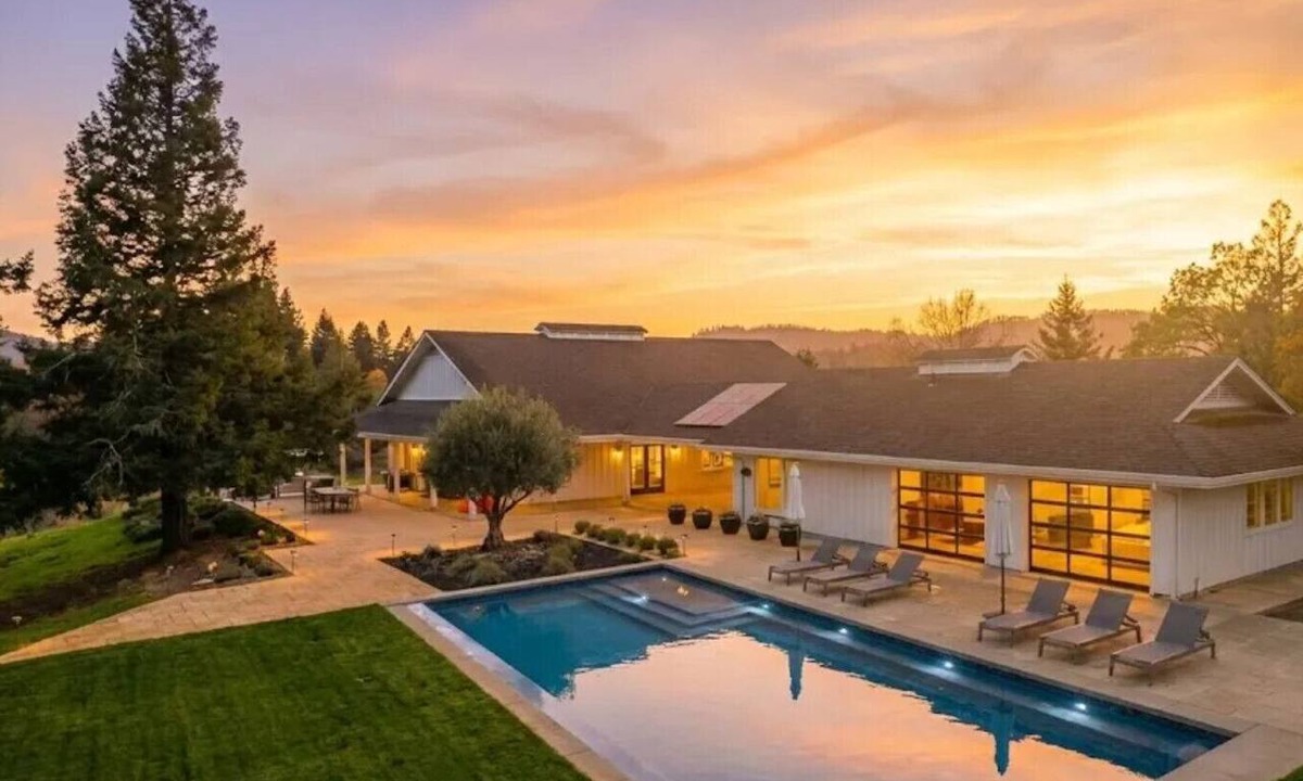 Healdsburg House | Farmstay Estate | Pool & Honey Farm | Cedar Hot Tub | Healdsburg | Sleeps 8