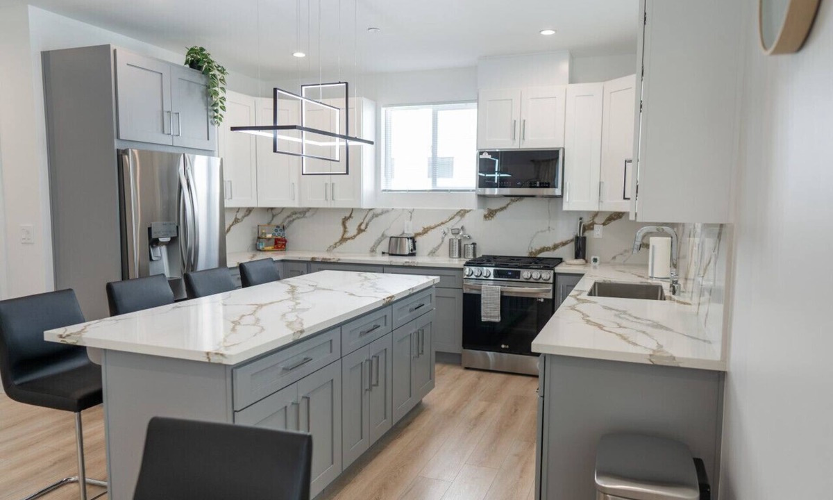 NoHo Arts District Villa | FIFA World Cup: SLEEK MODERN 3BR HOME in NOHO BUILT 2023 w/GARAGE, FENCED PATIO, EV-CHARGER p65