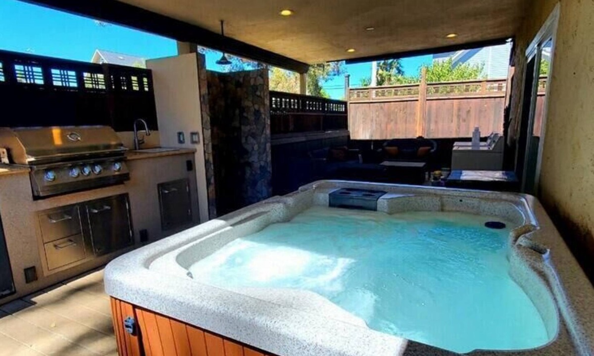 Stockton House | Golden Hill 2 bedroom with Hot Tub and Outdoor Shower! Stay for 30 days!