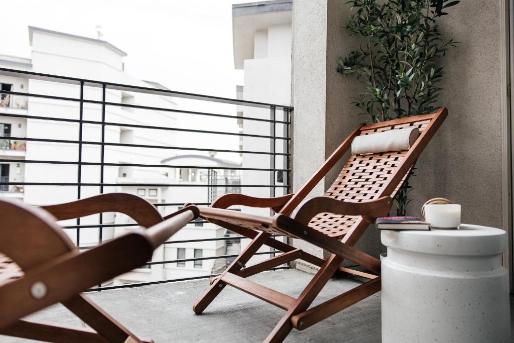 Miracle Mile Apartment | Gorgeous studio steps from The Groove