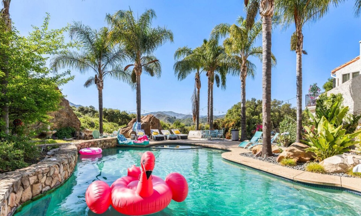 Calabasas House | Guest House Malibu Retreat w/SALT pool Jacuzzi