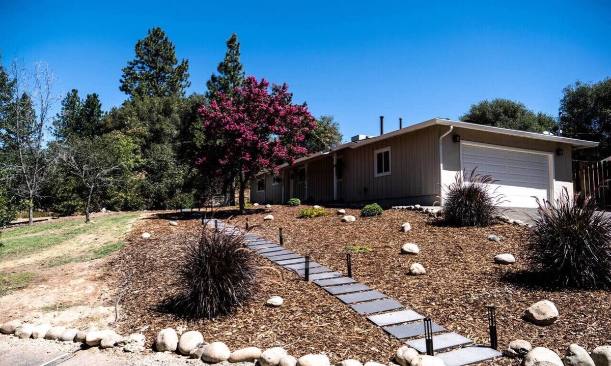 Diamond Springs House | 🏔️ Hilltop Paradise with Pool & Hot Tub | 4BR Near Apple Hill