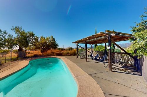 Yolo County House | Hilltop Sierra-View Home: Ranchito Retreat w/Pool