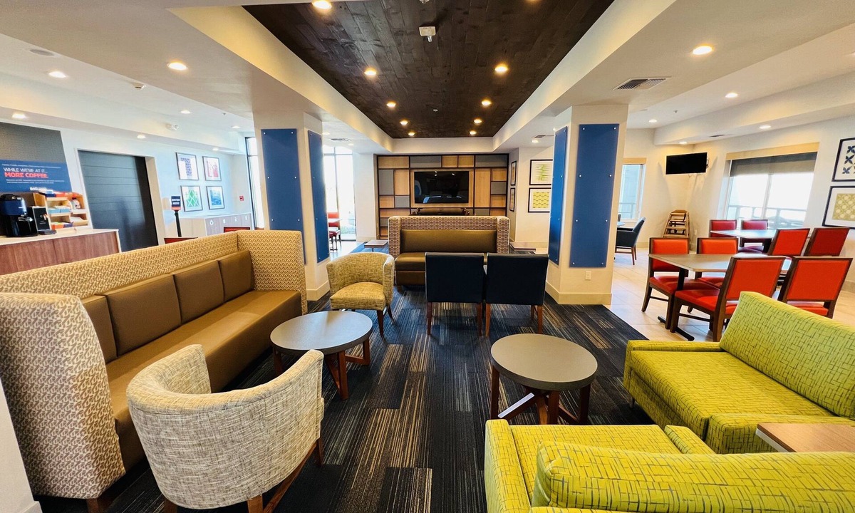 Salinas Hotel | Holiday Inn Express & Suites Salinas by IHG