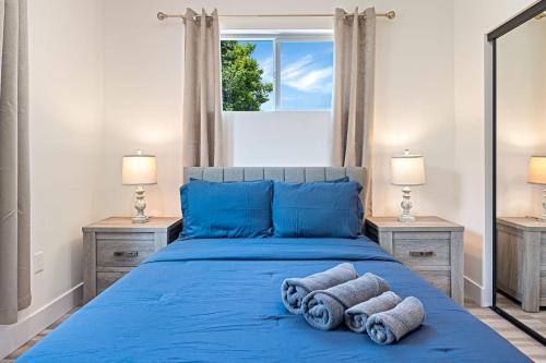 Wilshire House | Hollywood Chateau Townhouse