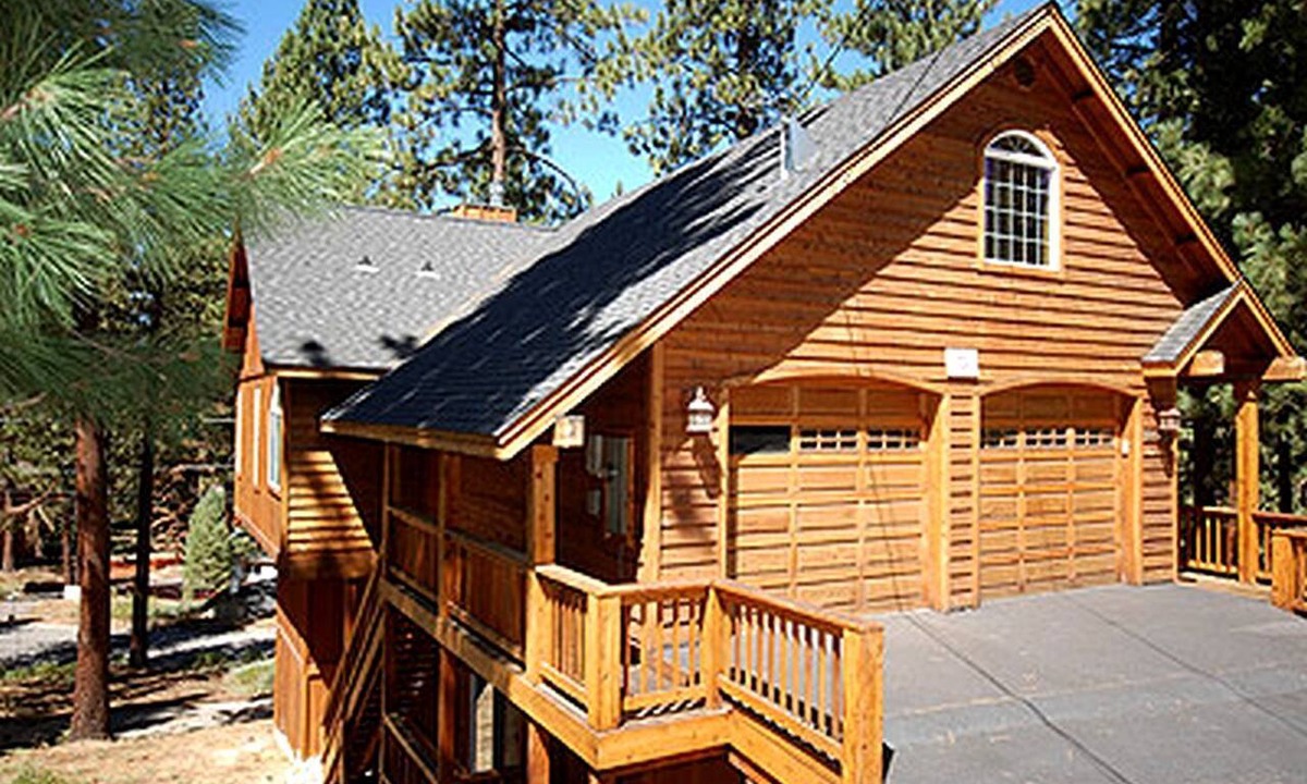 Montgomery Estates Cabin | Idyllic Cabin Surrounded by Woodland near Washoe Meadows State Park in South Lake Tahoe, California