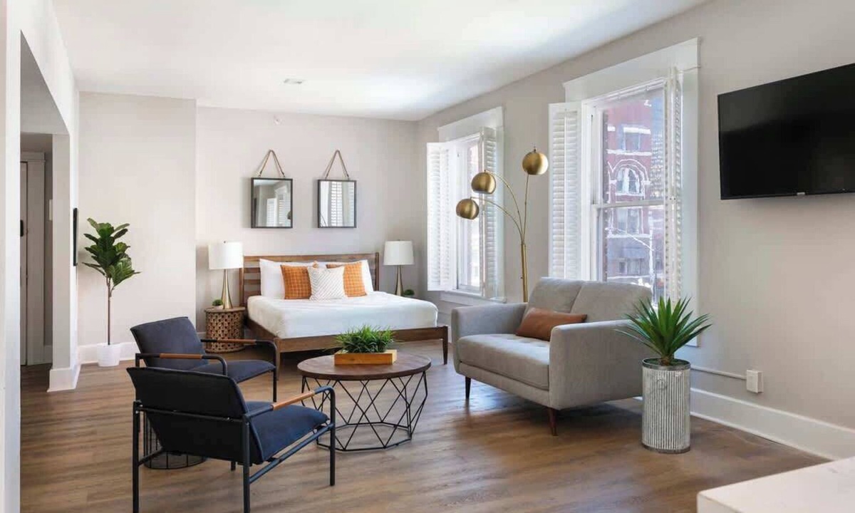 Gaslamp Quarter Hotel | Insta-worthy 2BR Hotel Suite | Heart of Gaslamp