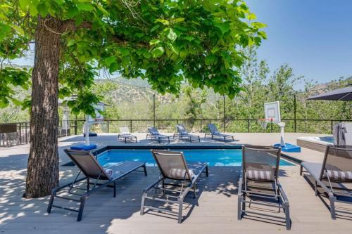 Kaweah House | Kaweah River Cabin with pool