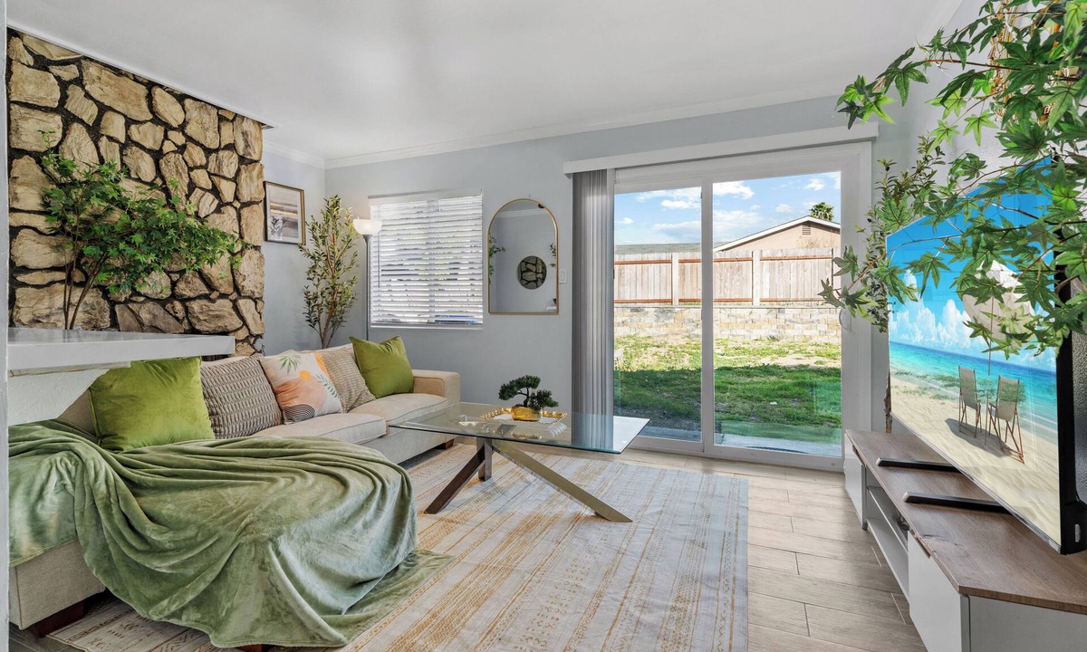 Mira Mesa House | King Bed, Yard & Garage, Near Attractions, 5BR/3Bth